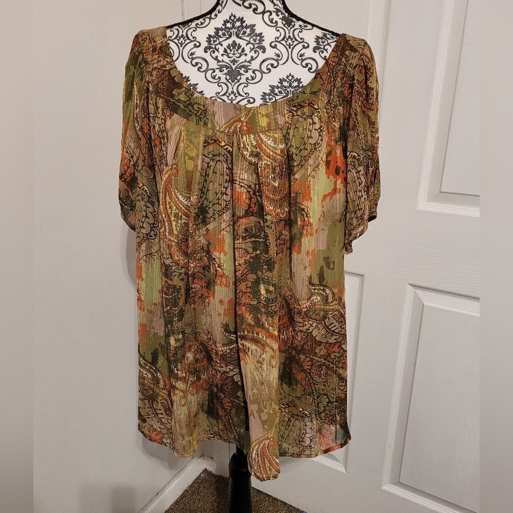 Green paisley abstract art top